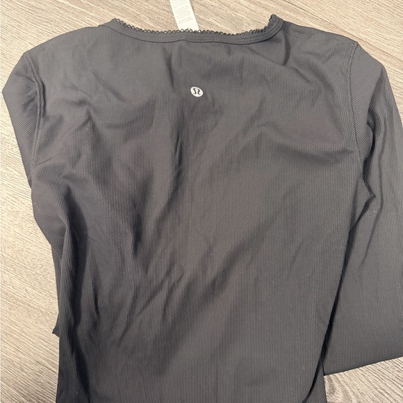 Lululemon Nulu Black Wrap Heart - Picture 6 of 6